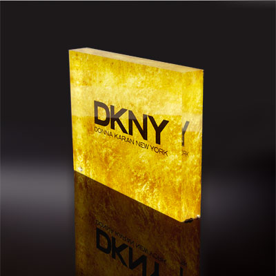 Eremit Display Logoblock Hinterglasdruck DKNY.jpg