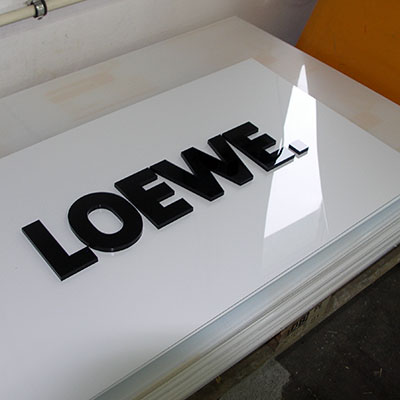 Eremit Display Schild Loewe